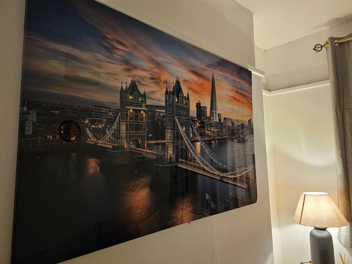 Skyline Queen'S Suites 203 Свонсі Екстер'єр фото